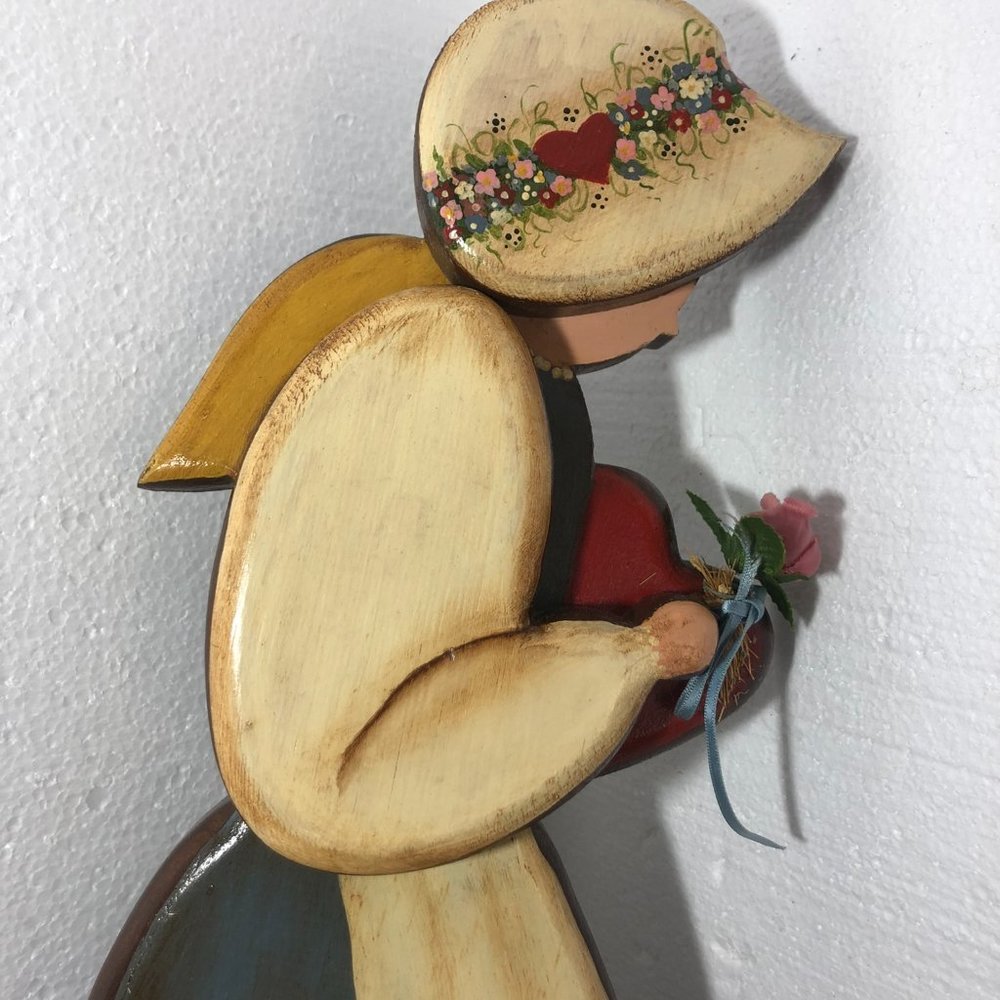 Wooden Vintage Pilgrim Woman - Wall Hanging Plaque